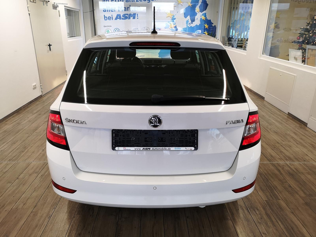 Skoda Fabia Combi Ambition 1.0TSI 81kW+R-KAM+PDC+KLIMA - Estate car: picture 4 Skoda Fabia Combi Ambition 1.0TSI 81kW+R-KAM+PDC+KLIMA - Estate car: picture 4