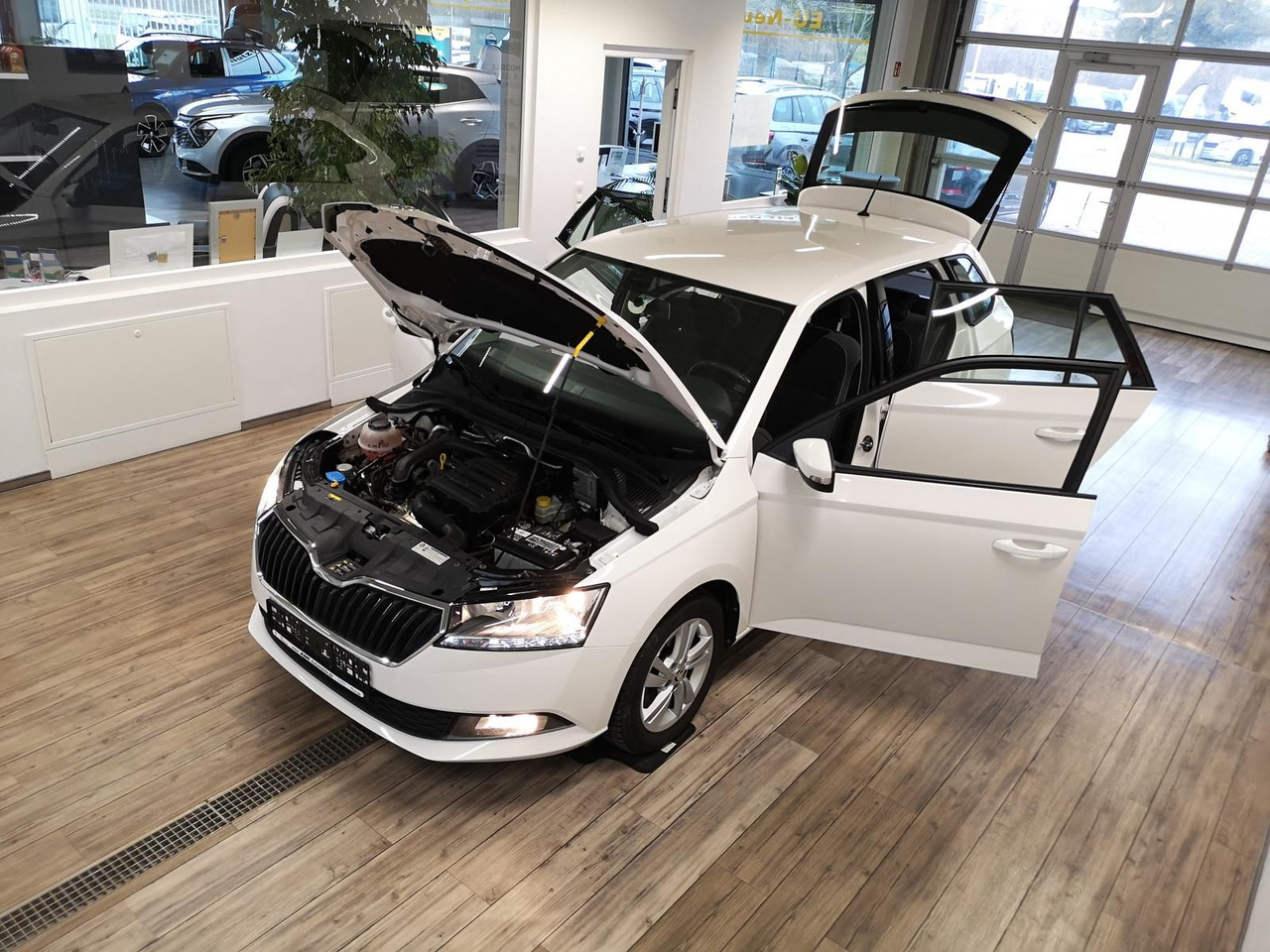 Skoda Fabia Combi Ambition 1.0TSI 81kW+R-KAM+PDC+KLIMA - Estate car: picture 5 Skoda Fabia Combi Ambition 1.0TSI 81kW+R-KAM+PDC+KLIMA - Estate car: picture 5