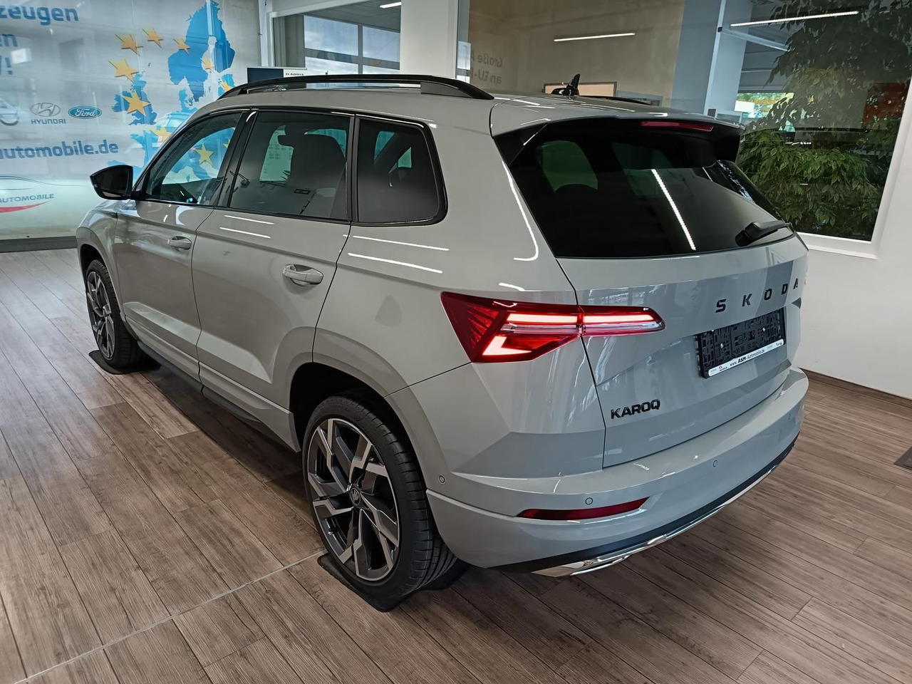 Skoda Karoq Sportline 1,5 TSI DSG*AHK*PSD*STD.HZG*NAVI - SUV: picture 4 Skoda Karoq Sportline 1,5 TSI DSG*AHK*PSD*STD.HZG*NAVI - SUV: picture 4