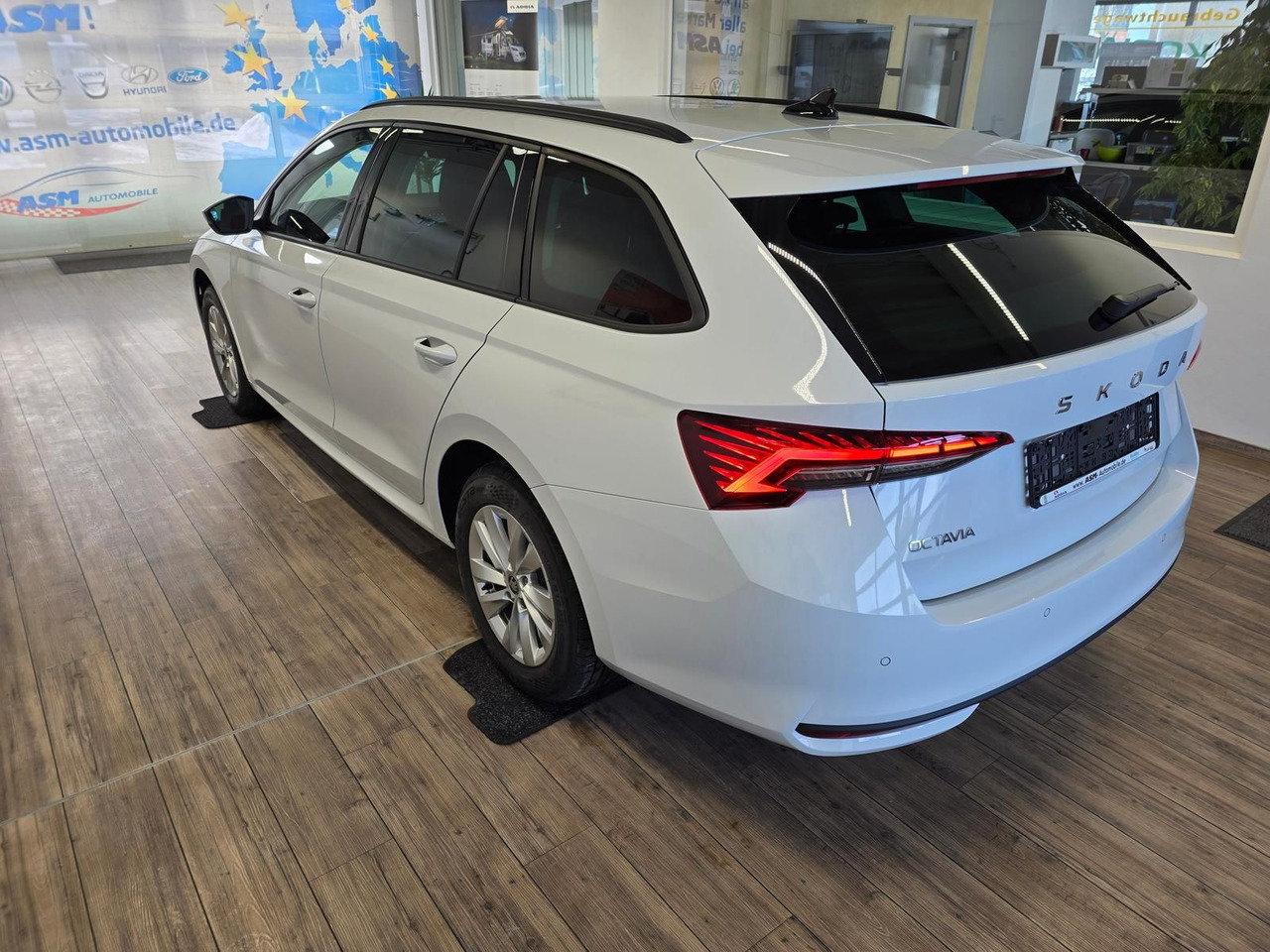 Skoda Octavia Combi Selection DSG*LED*ACC*WINTERPAKET* - Estate car: picture 4 Skoda Octavia Combi Selection DSG*LED*ACC*WINTERPAKET* - Estate car: picture 4