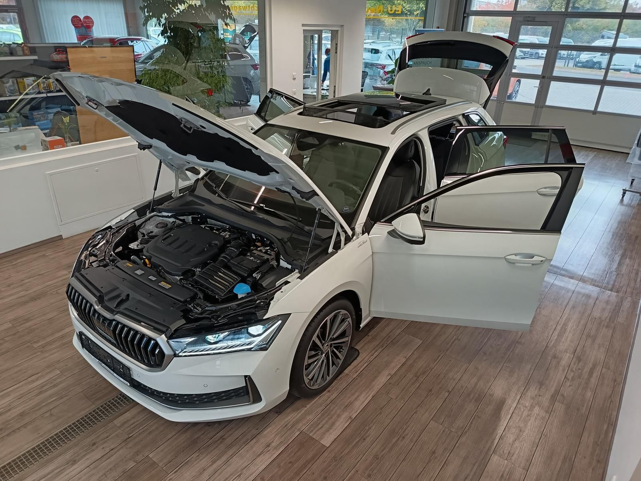 Skoda Superb Combi L&K 2,0TDI 4x4*PSD*STD.HZG*360°*HUD - Estate car: picture 2 Skoda Superb Combi L&K 2,0TDI 4x4*PSD*STD.HZG*360°*HUD - Estate car: picture 2