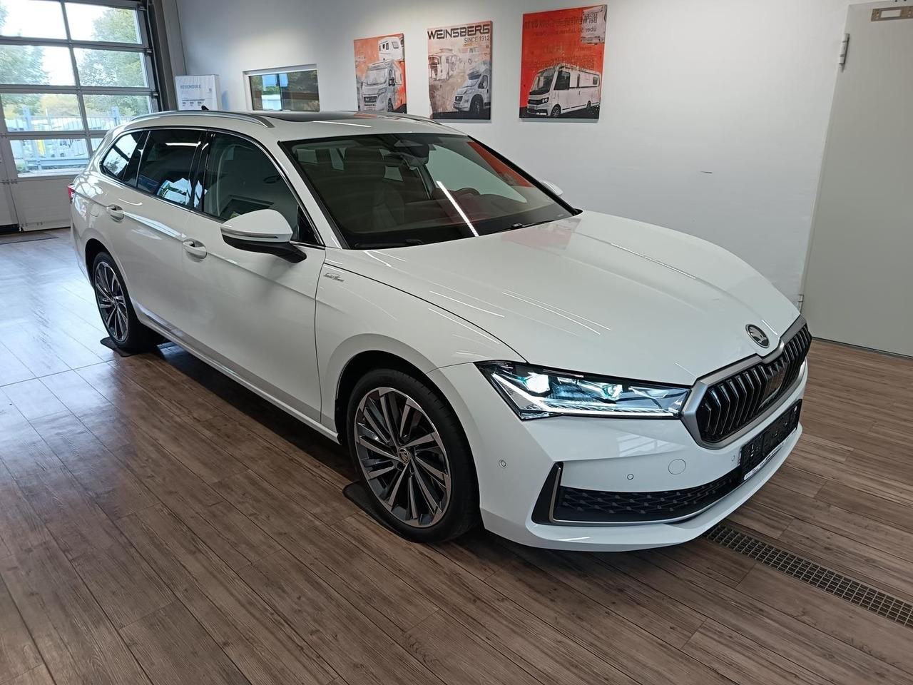 Skoda Superb Combi L&K 2,0TDI 4x4*PSD*STD.HZG*360°*HUD - Estate car: picture 3 Skoda Superb Combi L&K 2,0TDI 4x4*PSD*STD.HZG*360°*HUD - Estate car: picture 3