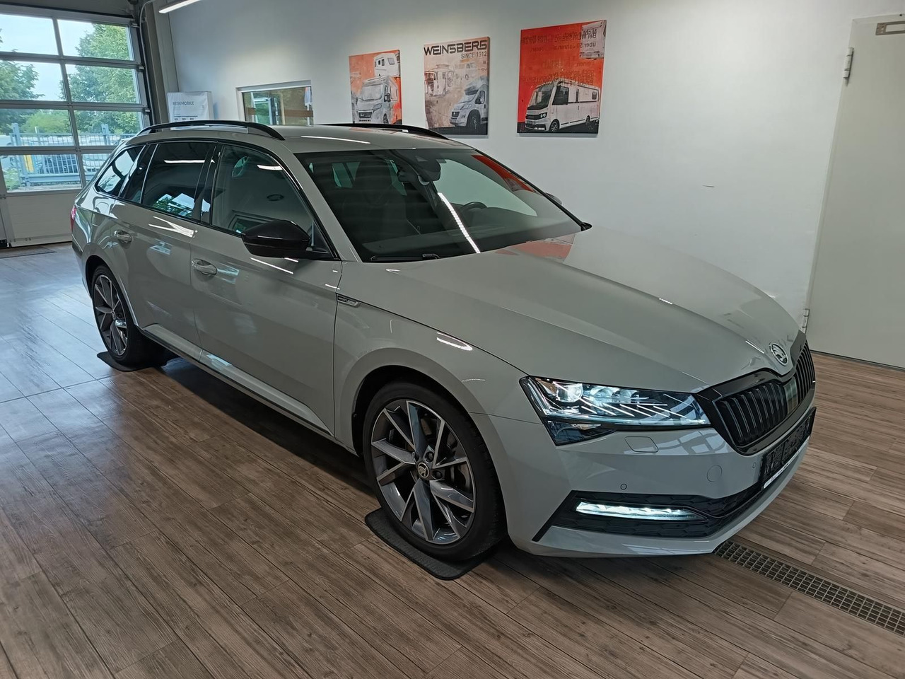 Skoda Superb Combi Sportline 2.0TSI DSG4x4*AHK*DCC*ACC - Estate car: picture 3 Skoda Superb Combi Sportline 2.0TSI DSG4x4*AHK*DCC*ACC - Estate car: picture 3