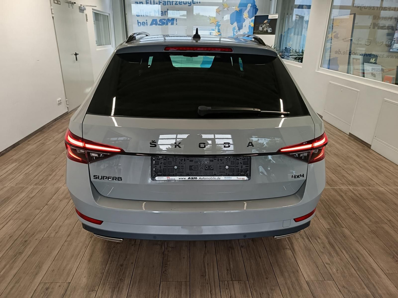 Skoda Superb Combi Sportline 2.0TSI DSG4x4*AHK*DCC*ACC - Estate car: picture 5 Skoda Superb Combi Sportline 2.0TSI DSG4x4*AHK*DCC*ACC - Estate car: picture 5