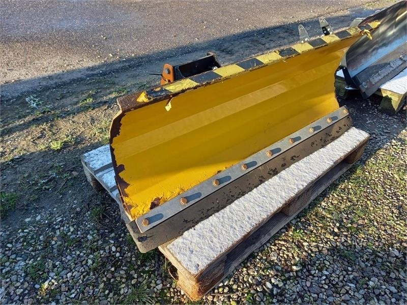 GMR FS1300L Med A-ramme kat. 0 eller Stiga Titan ophæn - Snow plough for Agricultural machinery: picture 1 GMR FS1300L Med A-ramme kat. 0 eller Stiga Titan ophæn - Snow plough for Agricultural machinery: picture 1