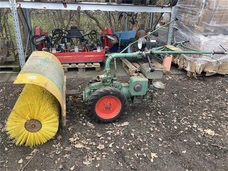 Irus U1200 med 120 cm fejemaskine - Municipal tractor: picture 1 Irus U1200 med 120 cm fejemaskine - Municipal tractor: picture 1