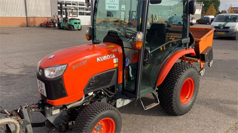 Kubota B2261 med 120 cm kost og udlægger  - Municipal tractor: picture 3 Kubota B2261 med 120 cm kost og udlægger  - Municipal tractor: picture 3