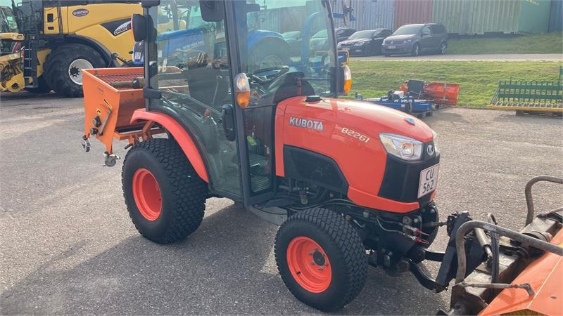 Kubota B2261 med 120 cm kost og udlægger  - Municipal tractor: picture 4 Kubota B2261 med 120 cm kost og udlægger  - Municipal tractor: picture 4