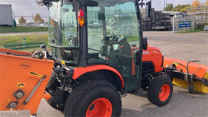 Kubota B2261 med 120 cm kost og udlægger  - Municipal tractor: picture 5 Kubota B2261 med 120 cm kost og udlægger  - Municipal tractor: picture 5