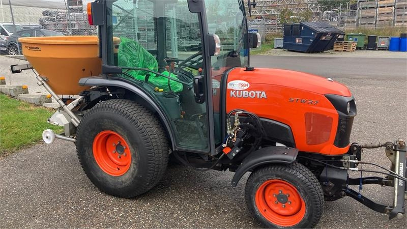 Kubota STW37 Kompakttraktor  - Municipal tractor: picture 2 Kubota STW37 Kompakttraktor  - Municipal tractor: picture 2