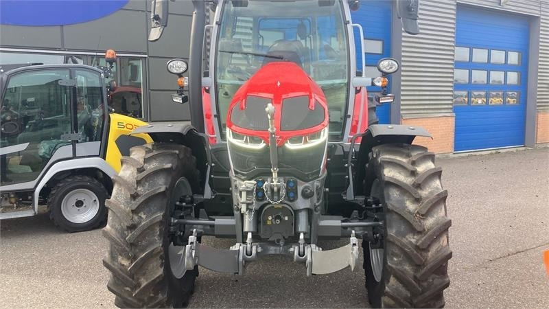 Massey Ferguson 5S.145 Exclusive Dyna-6 Exclusive - Farm tractor: picture 2 Massey Ferguson 5S.145 Exclusive Dyna-6 Exclusive - Farm tractor: picture 2