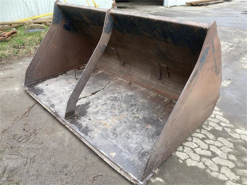 New Holland SKOVL Korn/flisskovl med CNH teleskopophæng - Bucket for Construction machinery: picture 1 New Holland SKOVL Korn/flisskovl med CNH teleskopophæng - Bucket for Construction machinery: picture 1