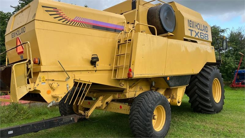 New Holland TX68 FSH  - Combine harvester: picture 3 New Holland TX68 FSH  - Combine harvester: picture 3