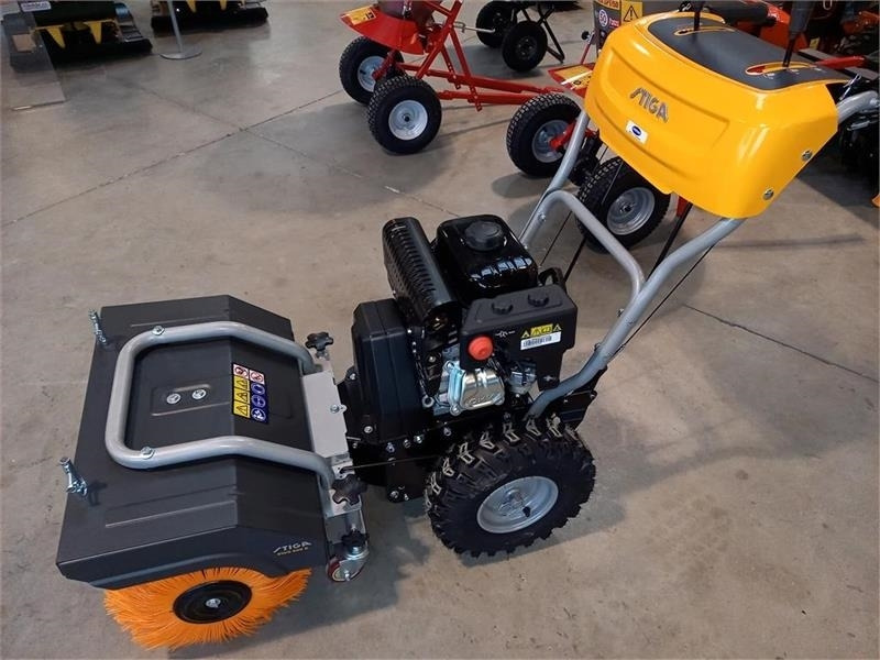- - - Stiga SWS 800G - Municipal tractor: picture 1 - - - Stiga SWS 800G - Municipal tractor: picture 1