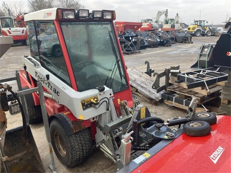 Timan Tool-Trac 245 - Municipal tractor: picture 3 Timan Tool-Trac 245 - Municipal tractor: picture 3