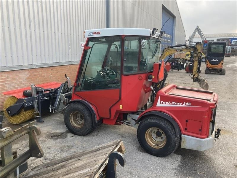 Timan Tool-Trac 245 - Municipal tractor: picture 1 Timan Tool-Trac 245 - Municipal tractor: picture 1