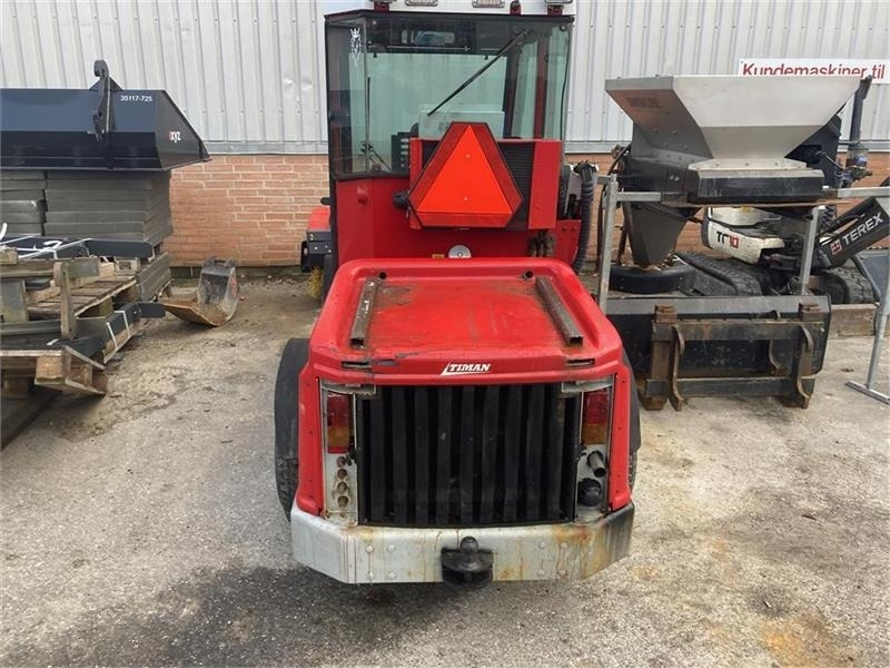 Timan Tool-Trac 245 - Municipal tractor: picture 4 Timan Tool-Trac 245 - Municipal tractor: picture 4