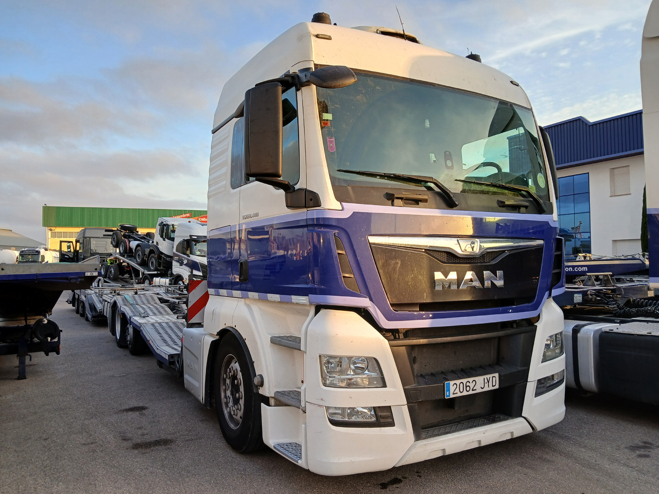 MAN TGX 18.480 - Cab chassis truck: picture 1 MAN TGX 18.480 - Cab chassis truck: picture 1