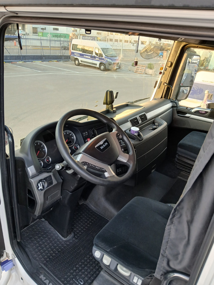 MAN TGX 18.480 - Cab chassis truck: picture 4 MAN TGX 18.480 - Cab chassis truck: picture 4