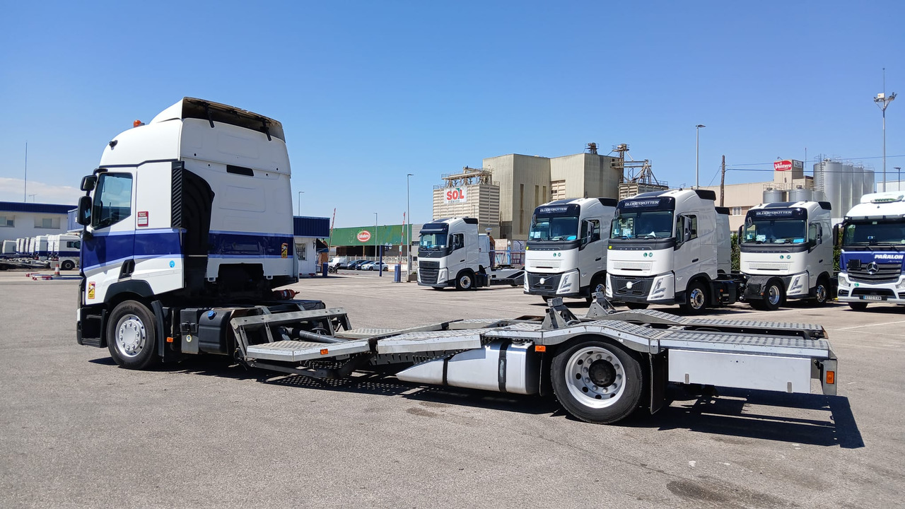 RENAULT T 520 - Car transporter truck: picture 5 RENAULT T 520 - Car transporter truck: picture 5