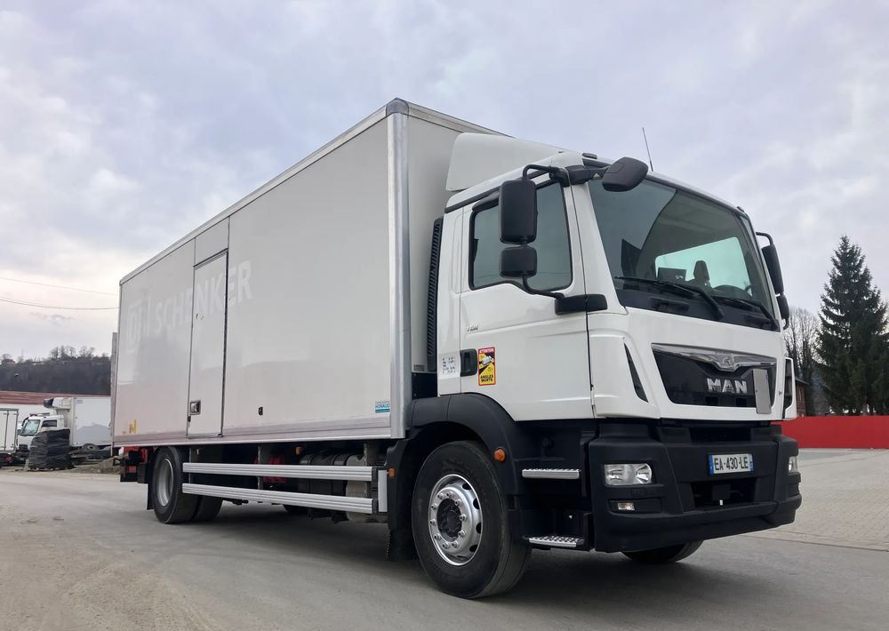 MAN MAN 18.290 kurierka kontener - Box truck: picture 2 MAN MAN 18.290 kurierka kontener - Box truck: picture 2
