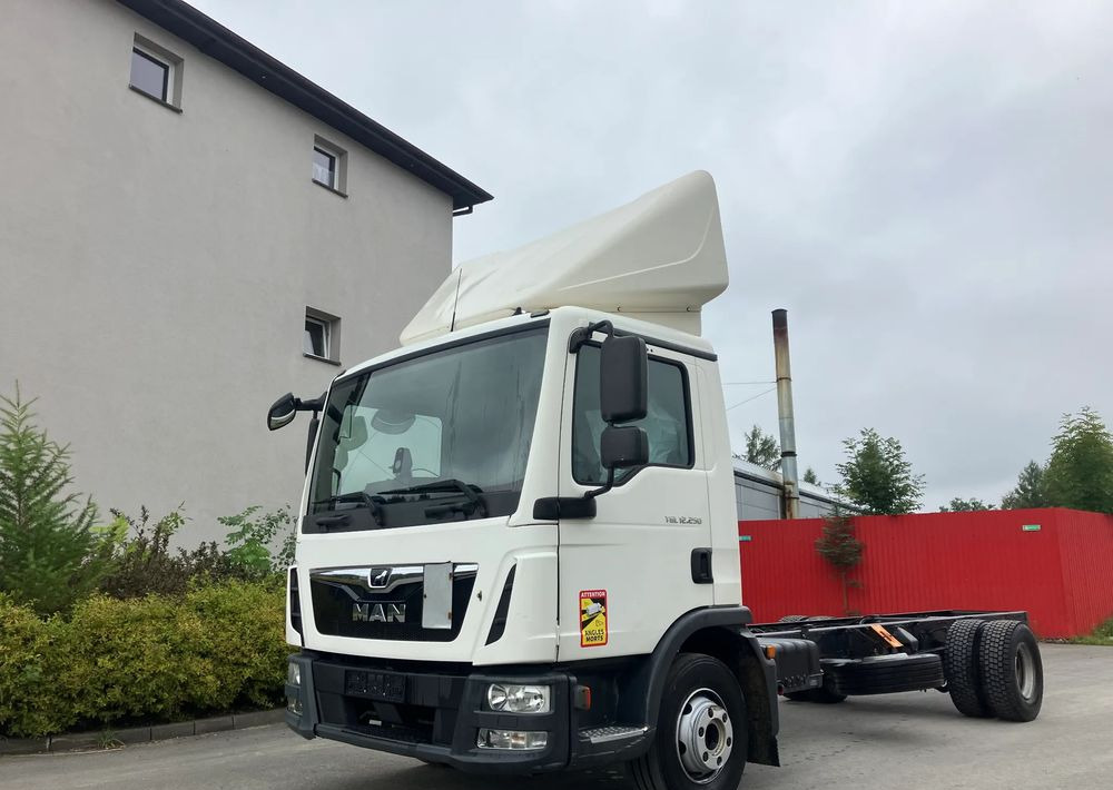 MAN Man TGM 12.250 euro  6 ramo do zabudowy Pomoc drogowa laweta kiper - Cab chassis truck: picture 1 MAN Man TGM 12.250 euro  6 ramo do zabudowy Pomoc drogowa laweta kiper - Cab chassis truck: picture 1