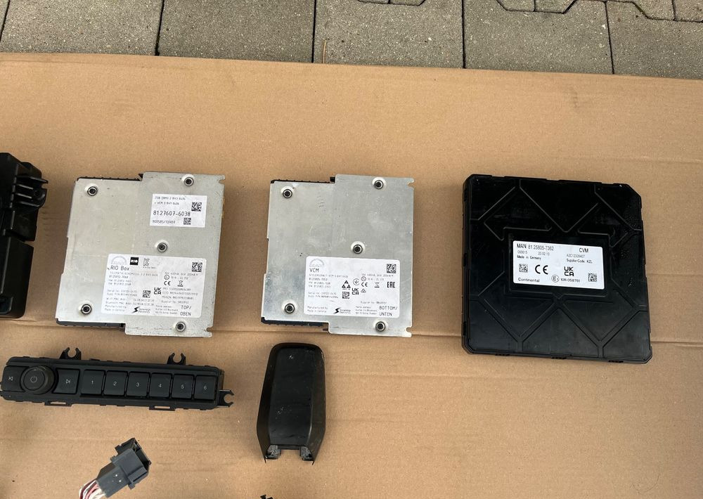 Elektronika kabiny MAN TG3 TGX TGS nowy model sterowniki licznik wiązka - Cab and interior for Truck: picture 2 Elektronika kabiny MAN TG3 TGX TGS nowy model sterowniki licznik wiązka - Cab and interior for Truck: picture 2