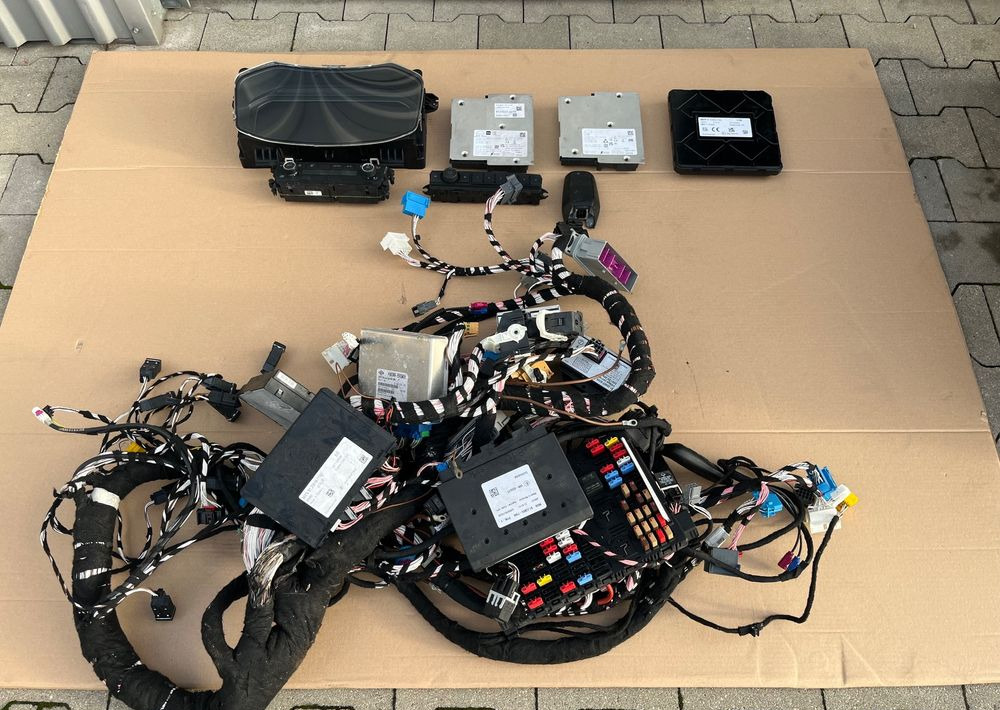 Elektronika kabiny MAN TG3 TGX TGS nowy model sterowniki licznik wiązka - Cab and interior for Truck: picture 1 Elektronika kabiny MAN TG3 TGX TGS nowy model sterowniki licznik wiązka - Cab and interior for Truck: picture 1