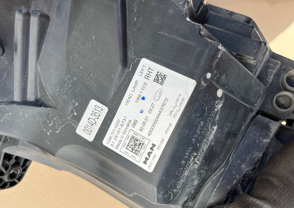 Lampa MAN TGL TGM TG3 reflektor RH nowy model - Lights/ Lighting for Truck: picture 3 Lampa MAN TGL TGM TG3 reflektor RH nowy model - Lights/ Lighting for Truck: picture 3