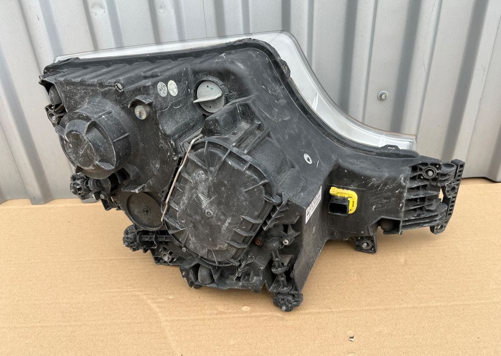 Lampa Mercedes Actros MP4 euro 6 MP 4 reflektor lewy - Lights/ Lighting for Truck: picture 2 Lampa Mercedes Actros MP4 euro 6 MP 4 reflektor lewy - Lights/ Lighting for Truck: picture 2