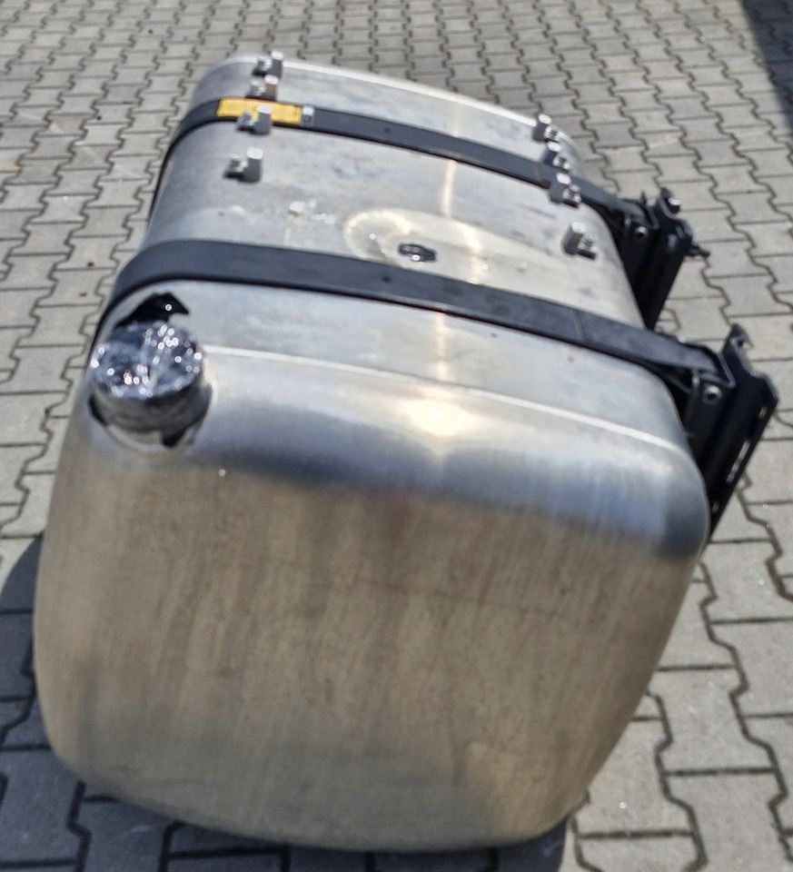 MERCEDES ACTROS AROCS ACTROS ZBIORNIK PALIWA 490L KOMPLETNY NOWY - Fuel tank: picture 3 MERCEDES ACTROS AROCS ACTROS ZBIORNIK PALIWA 490L KOMPLETNY NOWY - Fuel tank: picture 3