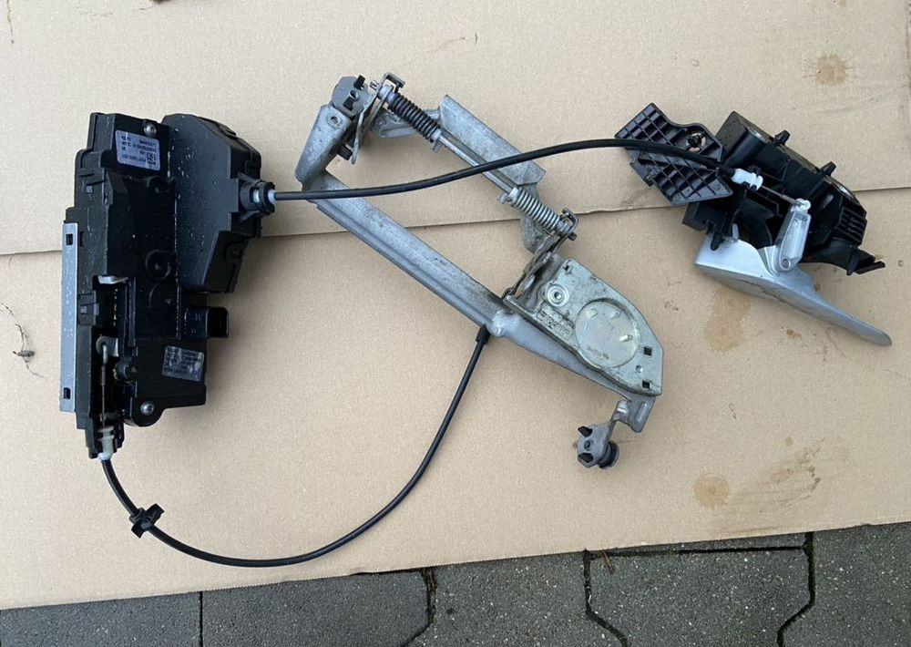 Mechanizm podnoszenia szyby Volvo FH 4 euro 6 zamek klamka silniczek - Door and parts: picture 4 Mechanizm podnoszenia szyby Volvo FH 4 euro 6 zamek klamka silniczek - Door and parts: picture 4