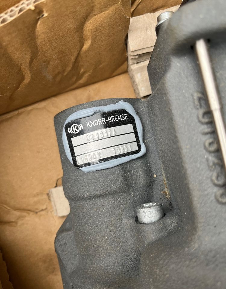 NOWY zacisk hamulcowy Knorr Bremse K013174 - Brake caliper for Truck: picture 2 NOWY zacisk hamulcowy Knorr Bremse K013174 - Brake caliper for Truck: picture 2