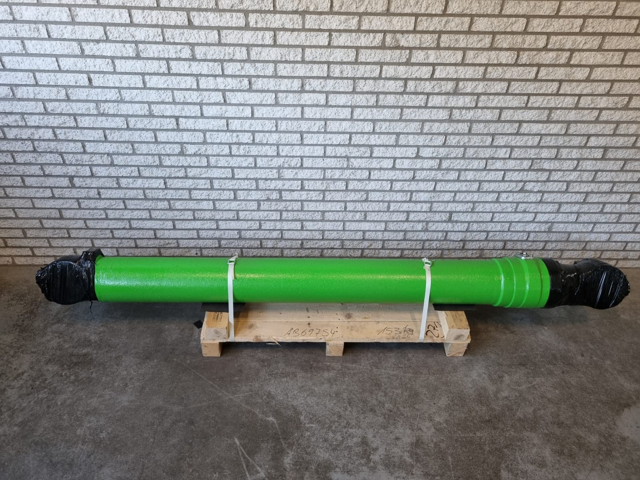 Sennebogen 870 Stick + boom Cylinder + 835 C boom + stick cylinder - Hydraulic cylinder for Material handler: picture 1 Sennebogen 870 Stick + boom Cylinder + 835 C boom + stick cylinder - Hydraulic cylinder for Material handler: picture 1