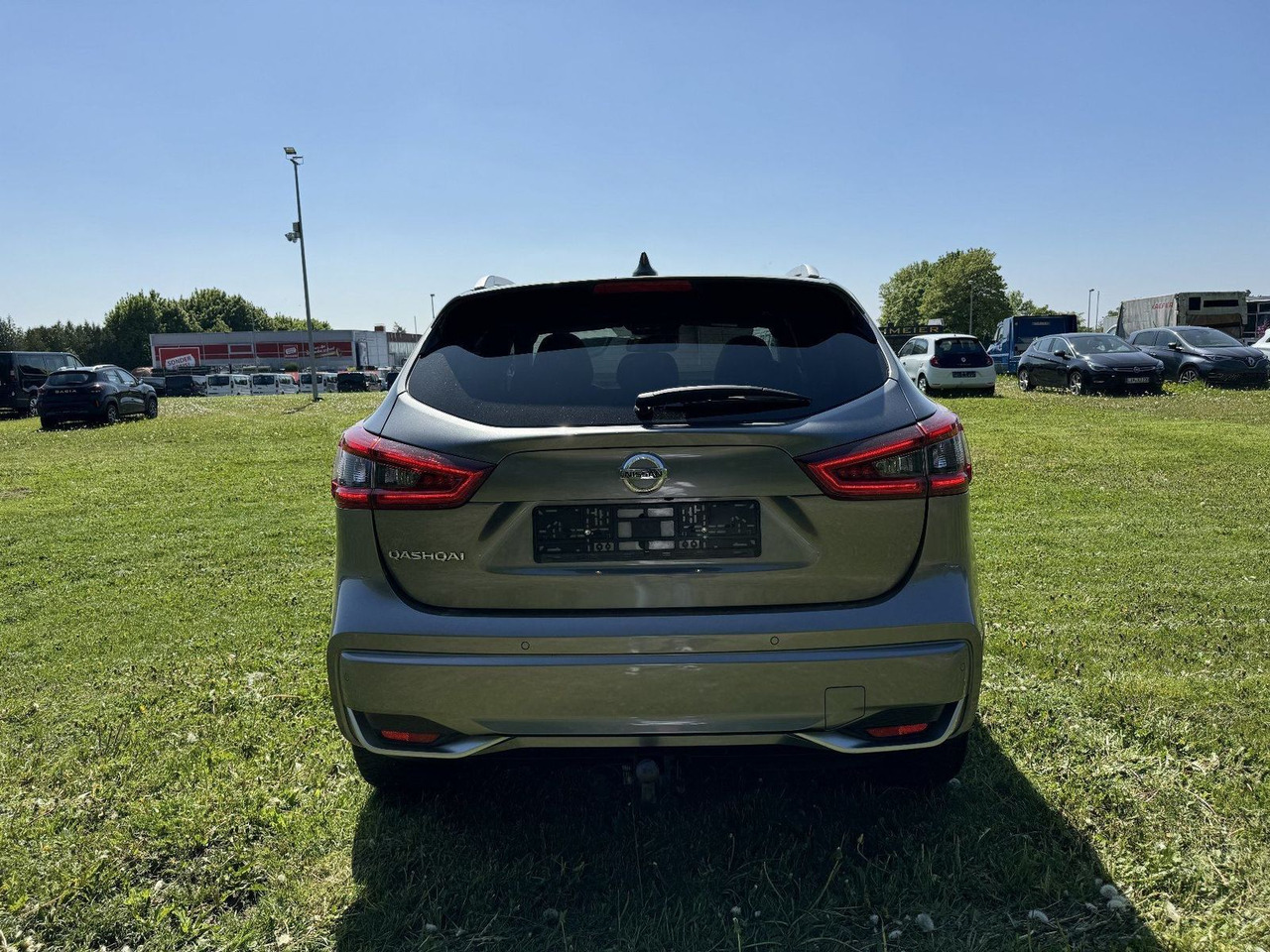 Nissan Qashqai 1.7 dCi N-Connecta 4x4 ALLRAD AUTOMATIK - SUV: picture 4 Nissan Qashqai 1.7 dCi N-Connecta 4x4 ALLRAD AUTOMATIK - SUV: picture 4