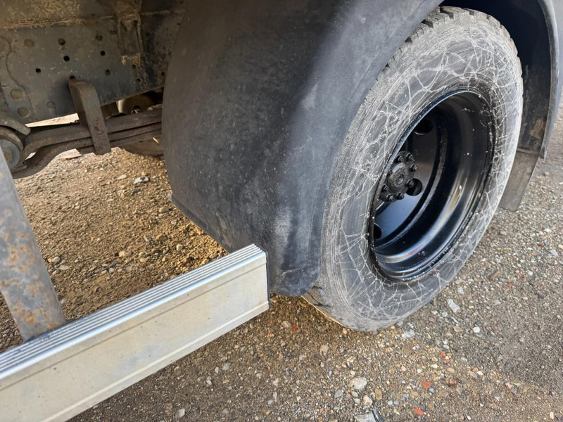 Box truck Mercedes-Benz SK 814 (STEEL SUSPENSION & MANUAL GEARBOX / SUSPENSION LAMES & BOITE MANUELLE): picture 9 Box truck Mercedes-Benz SK 814 (STEEL SUSPENSION & MANUAL GEARBOX / SUSPENSION LAMES & BOITE MANUELLE): picture 9