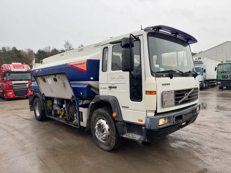 Volvo FL 6 - 220 (11000 L / 2 COMPARTMENTS / 18 TON / MANUAL GEARBOX / PERFECT) - Tanker truck: picture 3 Volvo FL 6 - 220 (11000 L / 2 COMPARTMENTS / 18 TON / MANUAL GEARBOX / PERFECT) - Tanker truck: picture 3