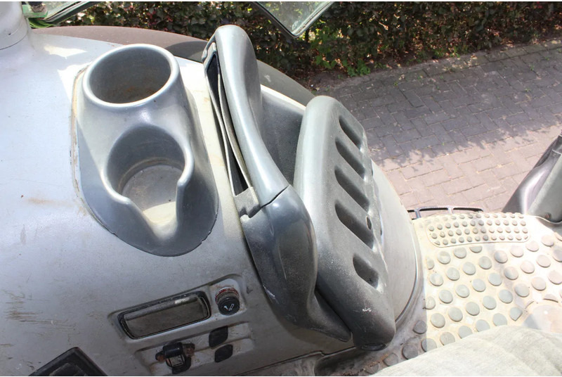 Farm tractor Deutz Agrotron 6.30S: picture 17