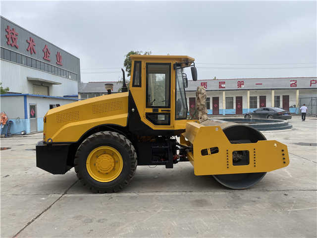 China Made Small Size Road Roller , Brand New Roller , New Compactor Machines - Compactor: picture 4 China Made Small Size Road Roller , Brand New Roller , New Compactor Machines - Compactor: picture 4
