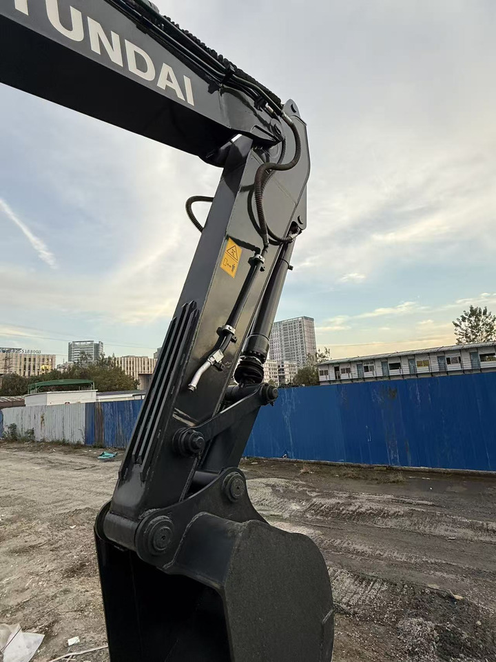 HYUNDAI Used Hyundai excavator 220-9 2022 model, engine, gear pump, Korean brand, excellent condition, low hourly rate, 52,000 kg operating weight. - Mini excavator: picture 4 HYUNDAI Used Hyundai excavator 220-9 2022 model, engine, gear pump, Korean brand, excellent condition, low hourly rate, 52,000 kg operating weight. - Mini excavator: picture 4