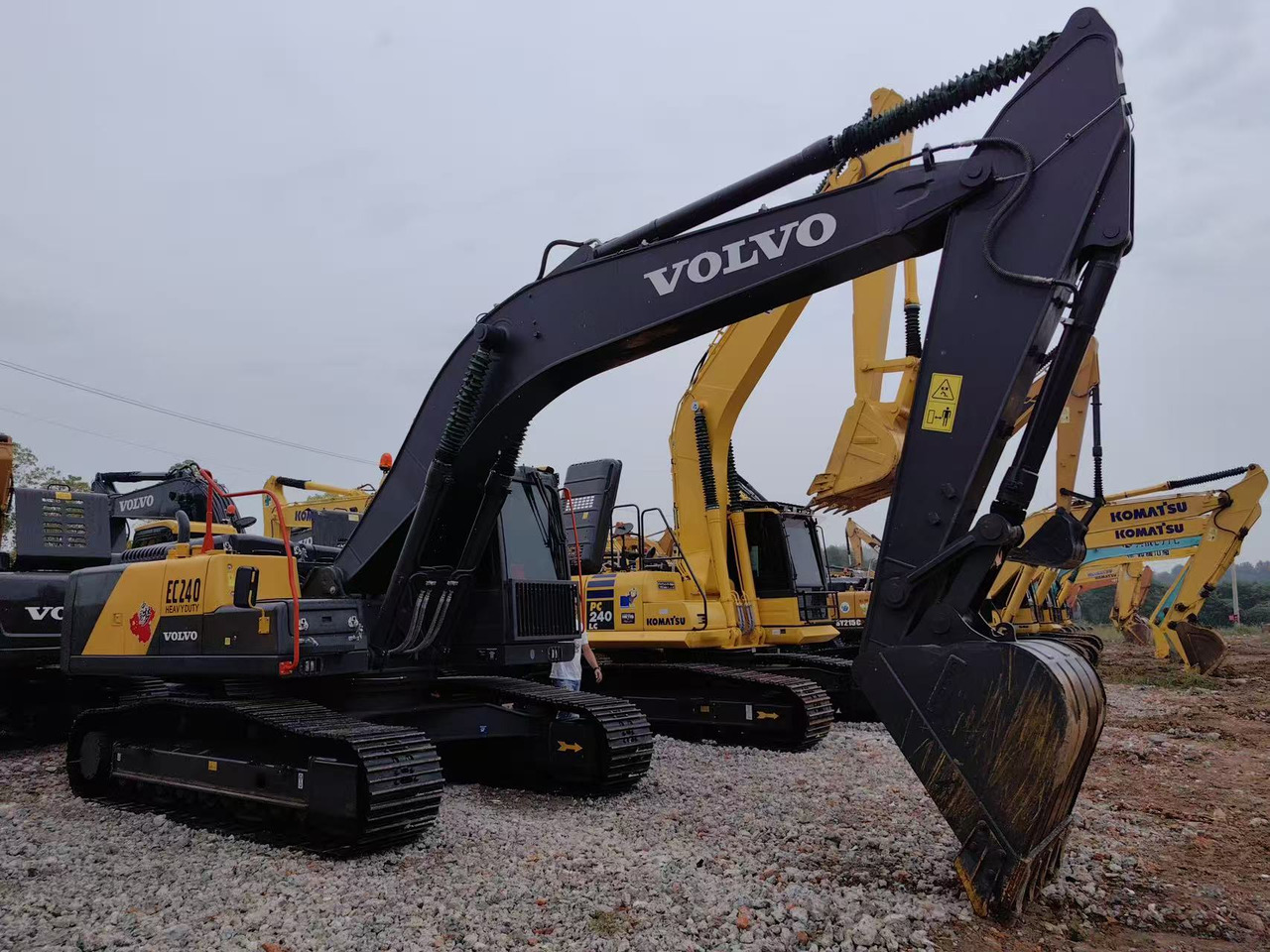 Volvo ec240 - Crawler excavator: picture 1 Volvo ec240 - Crawler excavator: picture 1