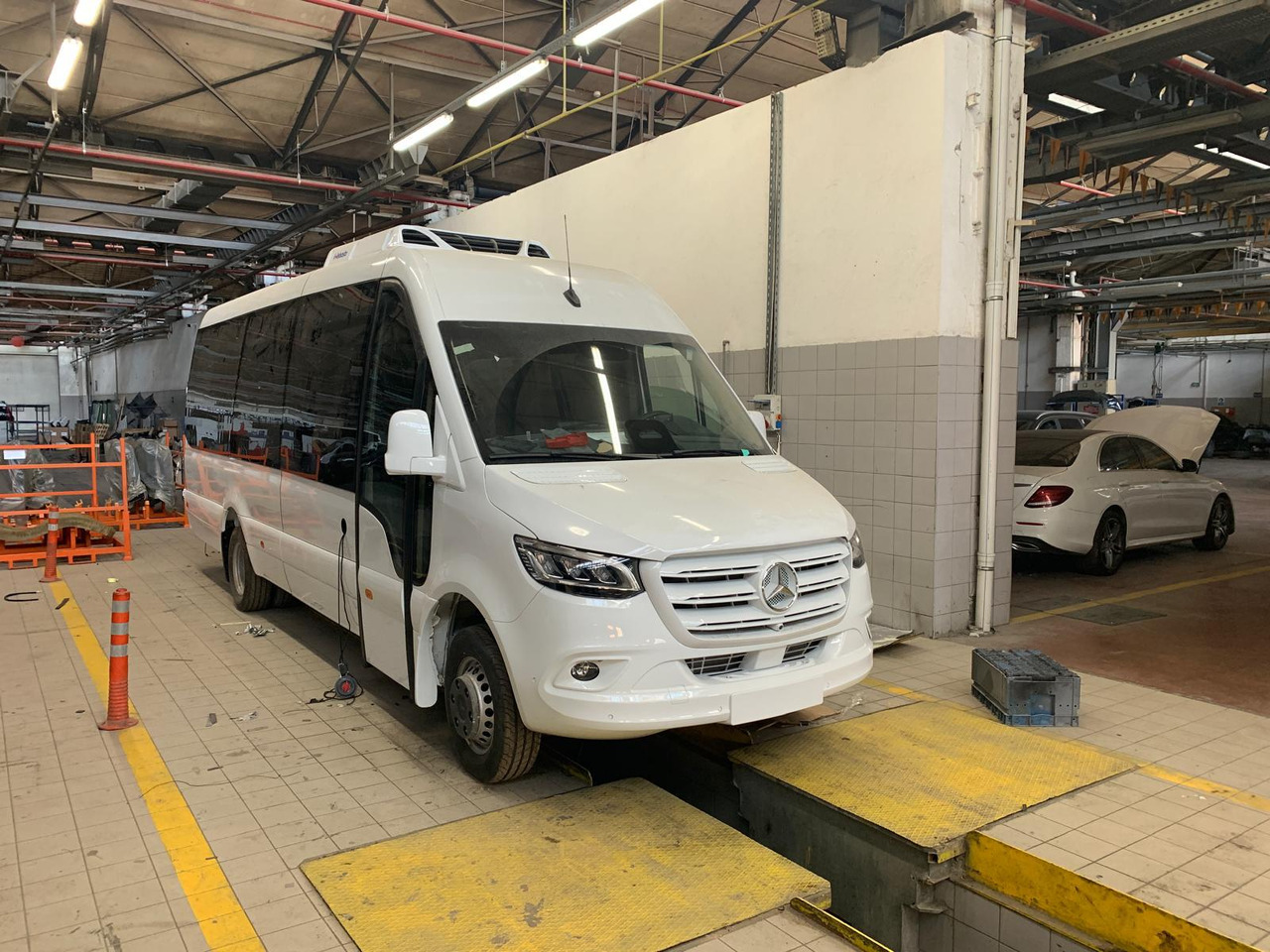 MERCEDES-BENZ SPRINTER 519 - Minibus, People carrier: picture 2 MERCEDES-BENZ SPRINTER 519 - Minibus, People carrier: picture 2