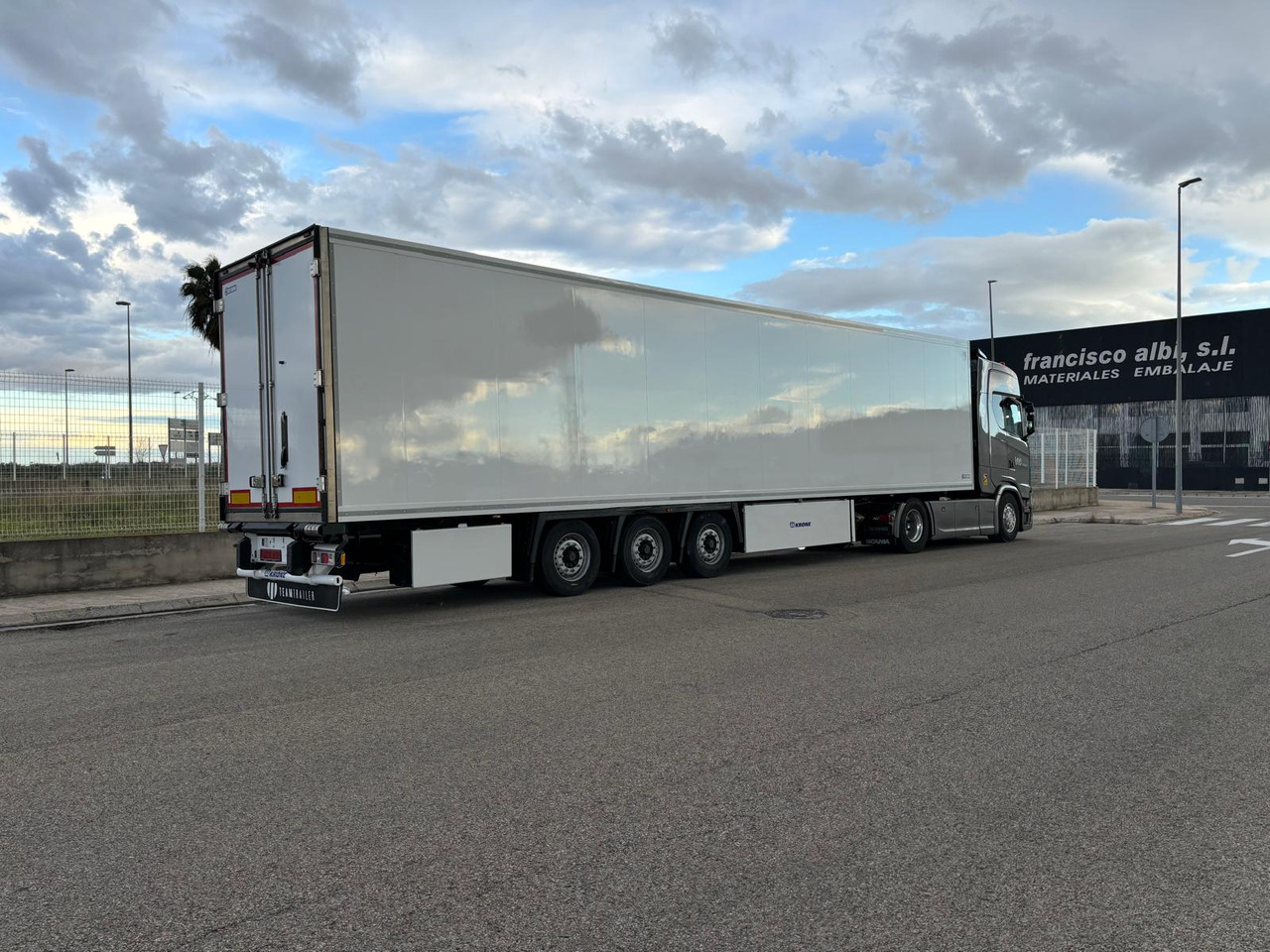 SCANIA S500 - Refrigerated truck: picture 2 SCANIA S500 - Refrigerated truck: picture 2