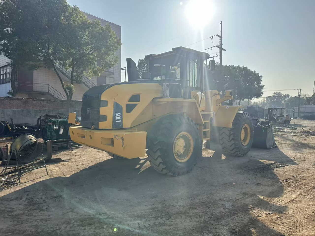 105L  - Wheel loader: picture 3 105L  - Wheel loader: picture 3