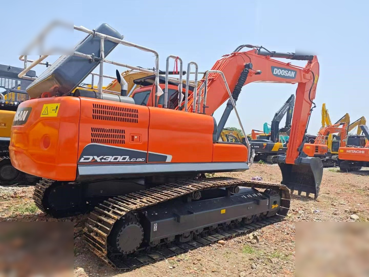 DOOSAN DX300 LC - Crawler excavator: picture 3 DOOSAN DX300 LC - Crawler excavator: picture 3