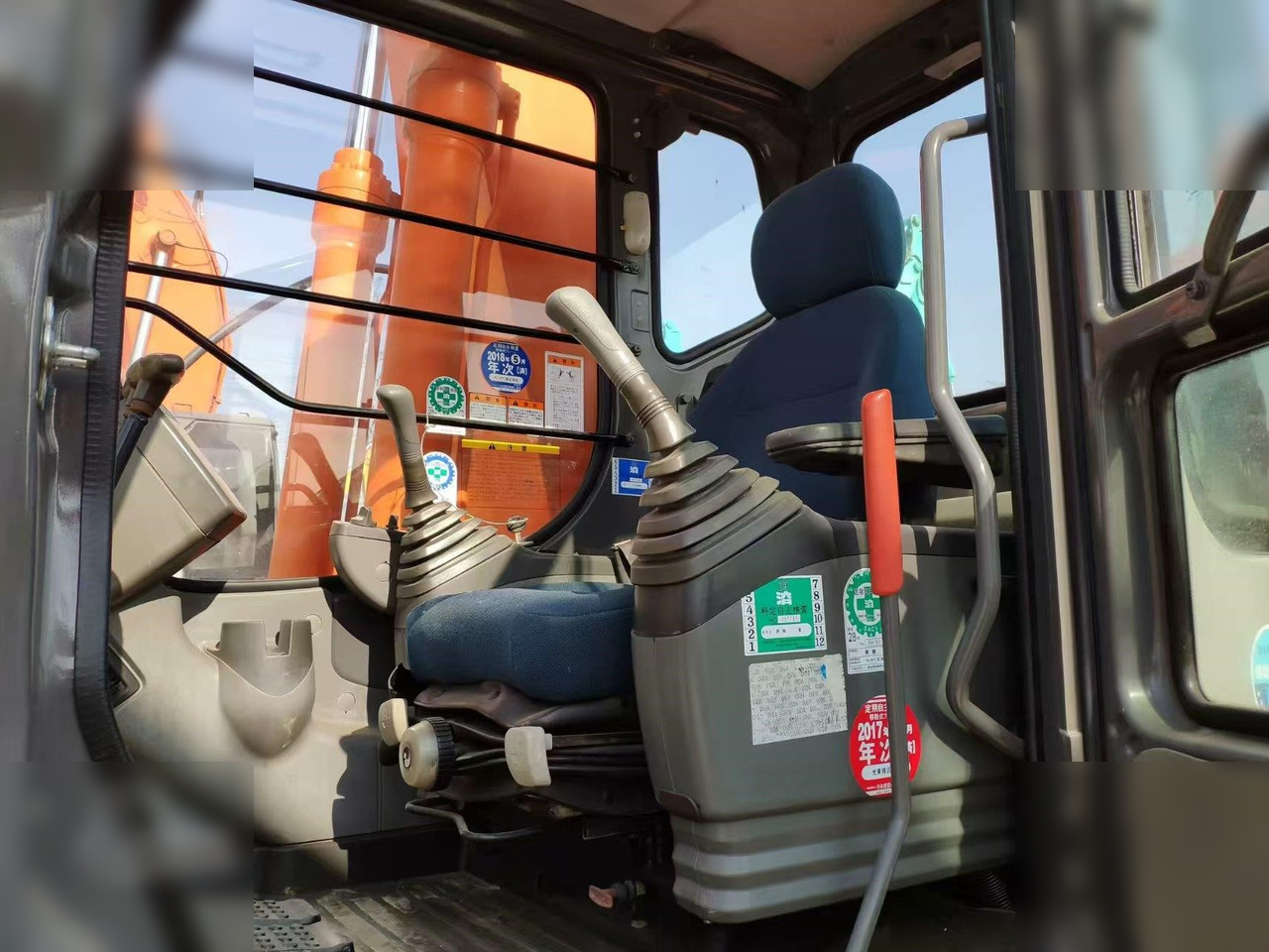 HITACHI ZX210 - Crawler excavator: picture 5 HITACHI ZX210 - Crawler excavator: picture 5