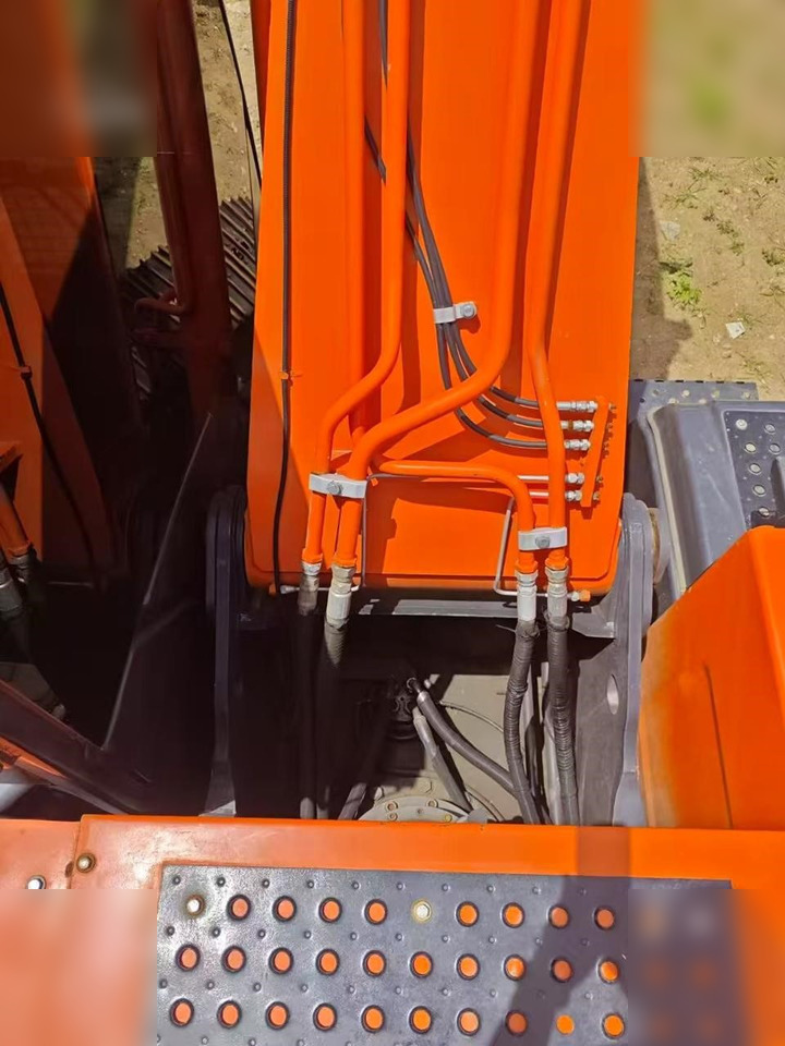 HITACHI ZX240 - Crawler excavator: picture 5 HITACHI ZX240 - Crawler excavator: picture 5