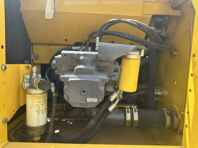 KOMATSU 200-8 - Crawler excavator: picture 3 KOMATSU 200-8 - Crawler excavator: picture 3