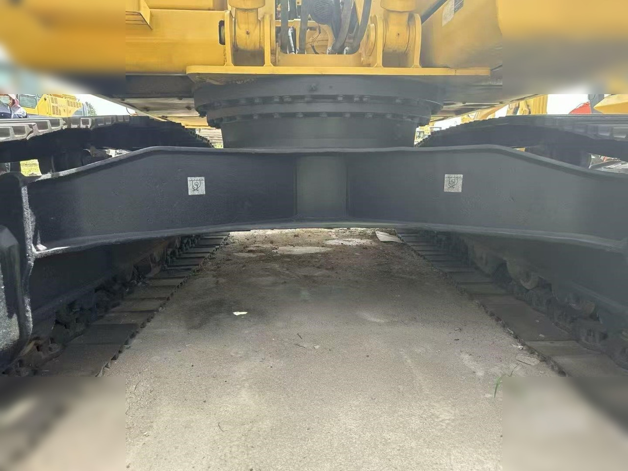 Crawler excavator KOMATSU PC200-8: picture 10