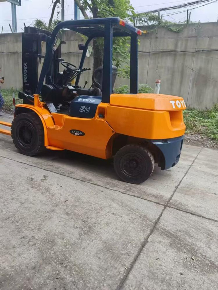 TOYATA 5-TON - Diesel forklift: picture 3 TOYATA 5-TON - Diesel forklift: picture 3